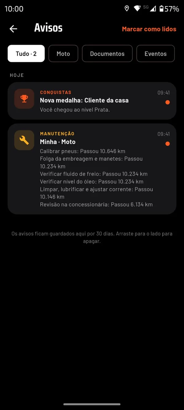 Central de avisos com uma medalha nova e os itens de manutenção vencidos da moto